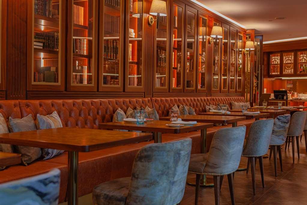 Wine & Books Lisboa Hotel レストラン 写真 Interior of the restaurant