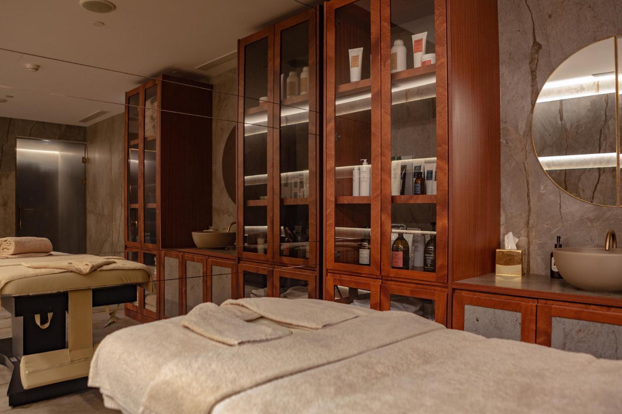 Wine & Books Lisboa Hotel エクステリア 写真 Spa at the Four Seasons Hotel, Hong Kong