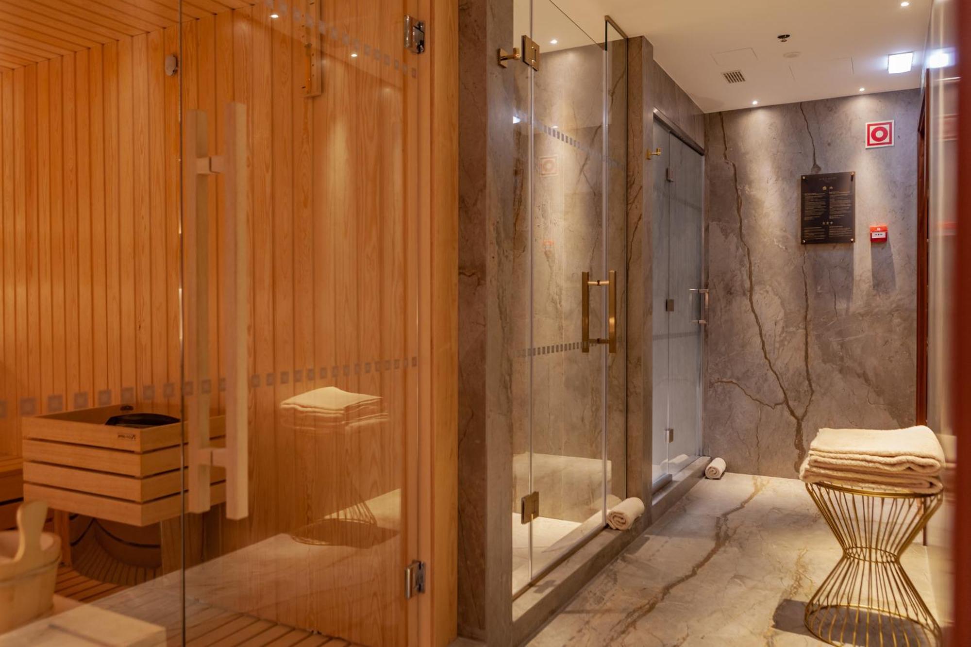 Wine & Books Lisboa Hotel エクステリア 写真 A shower room