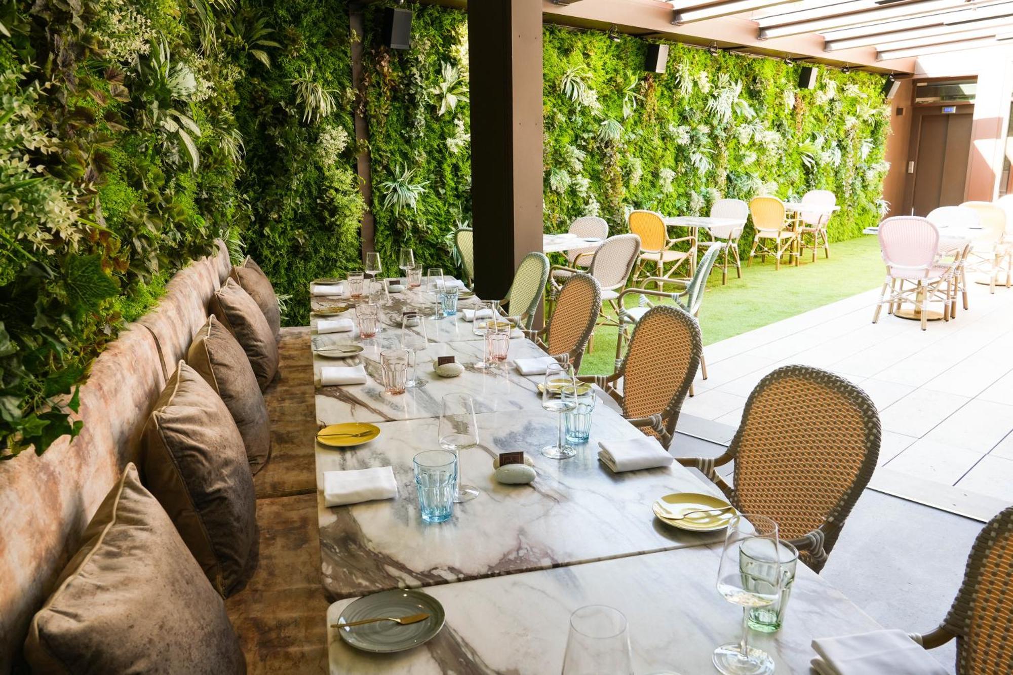 Wine & Books Lisboa Hotel エクステリア 写真 The restaurant's terrace
